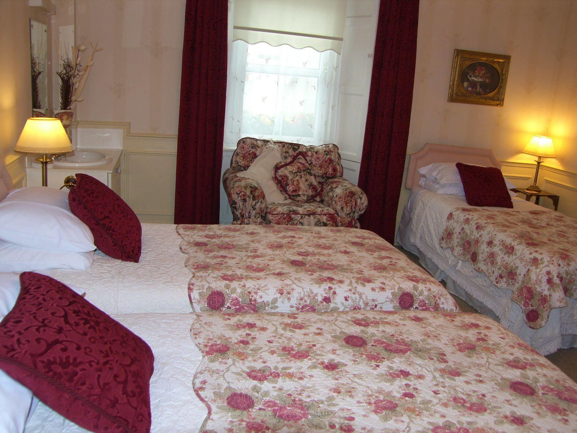 Comelybank Guesthouse Крийф Екстериор снимка