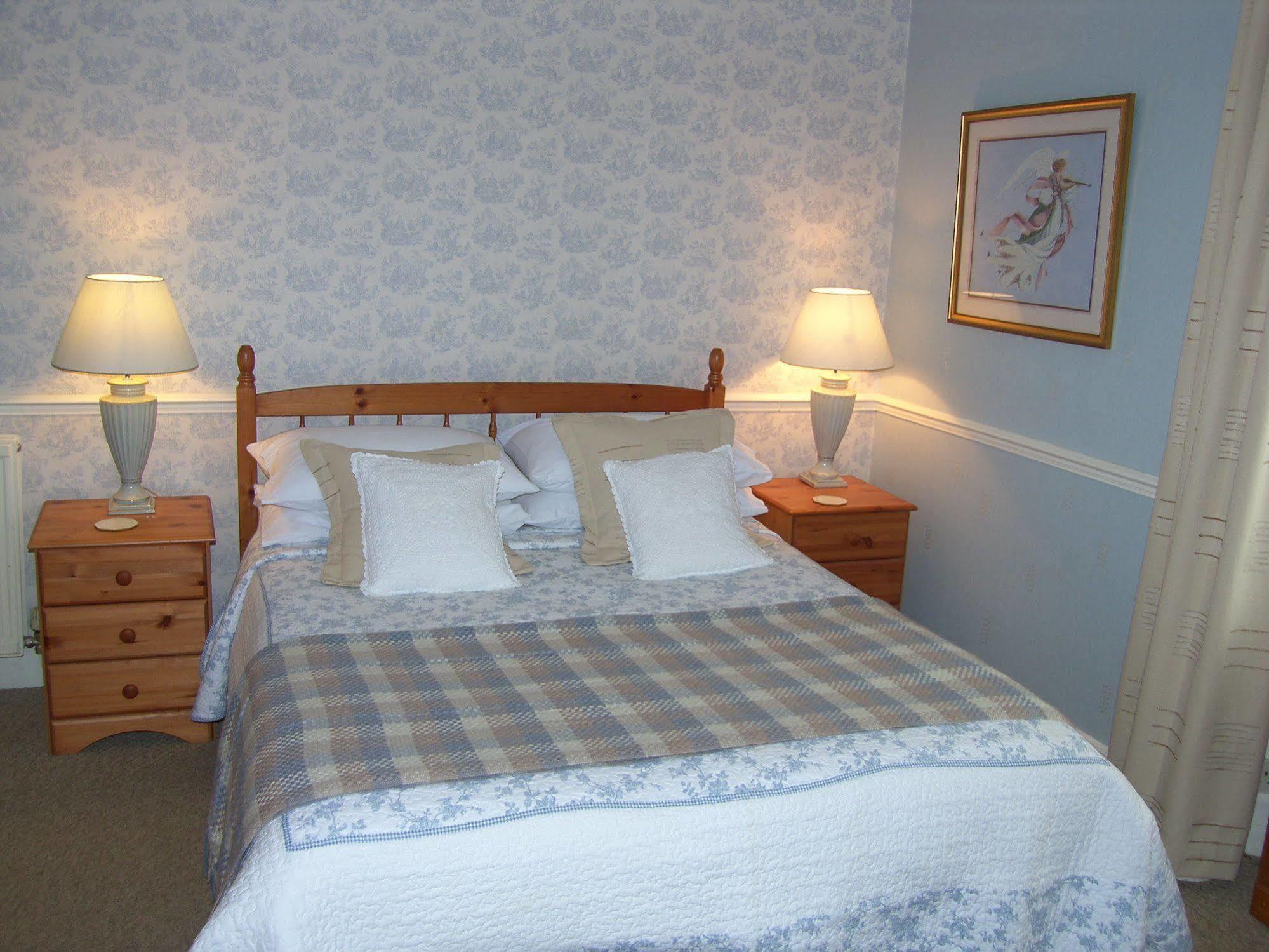 Comelybank Guesthouse Крийф Екстериор снимка