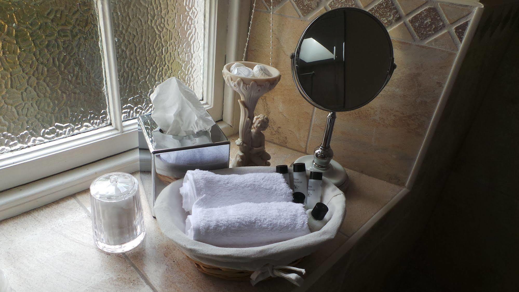Comelybank Guesthouse Крийф Екстериор снимка