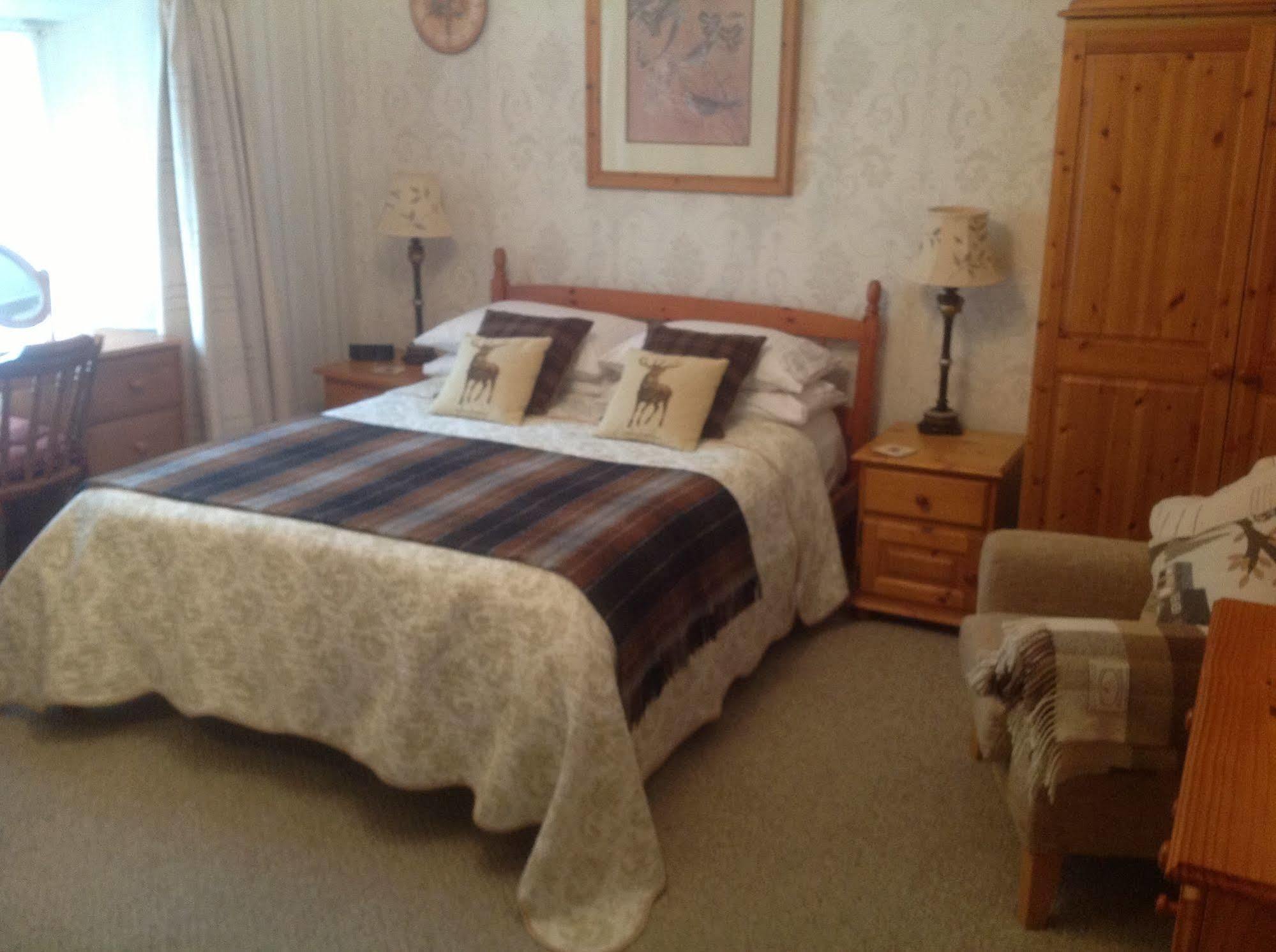 Comelybank Guesthouse Крийф Екстериор снимка