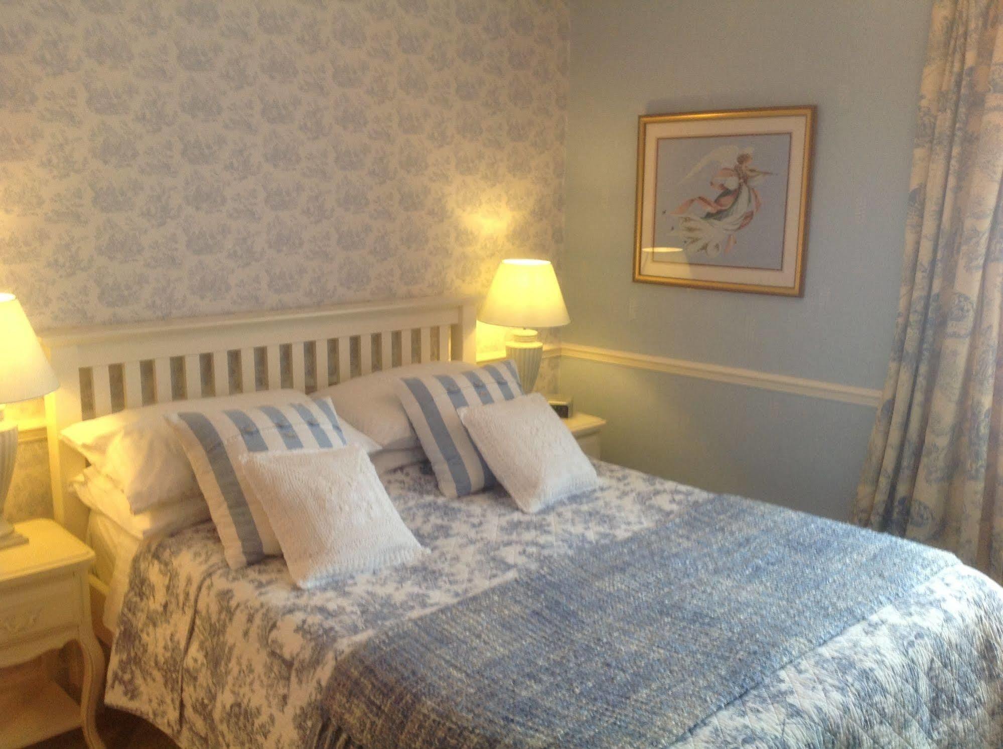 Comelybank Guesthouse Крийф Екстериор снимка