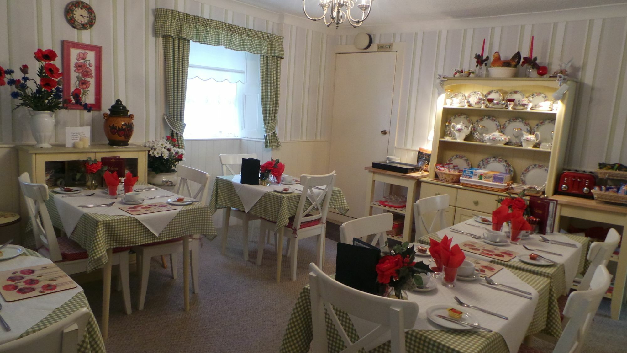 Comelybank Guesthouse Крийф Екстериор снимка